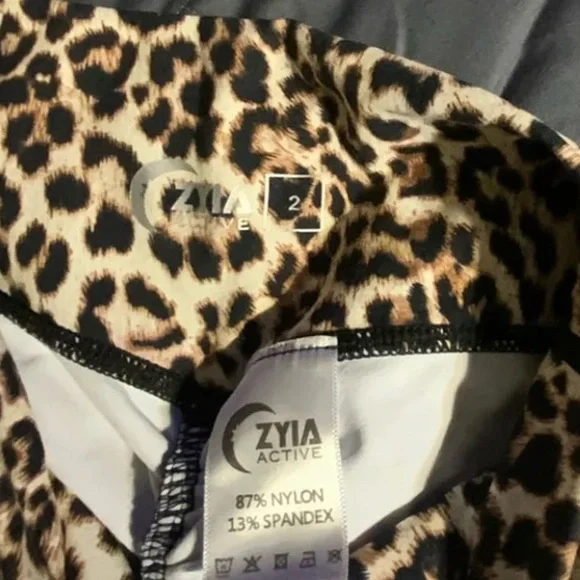 Leopard Print Leggings Zyia 2 - Picture 6 of 6